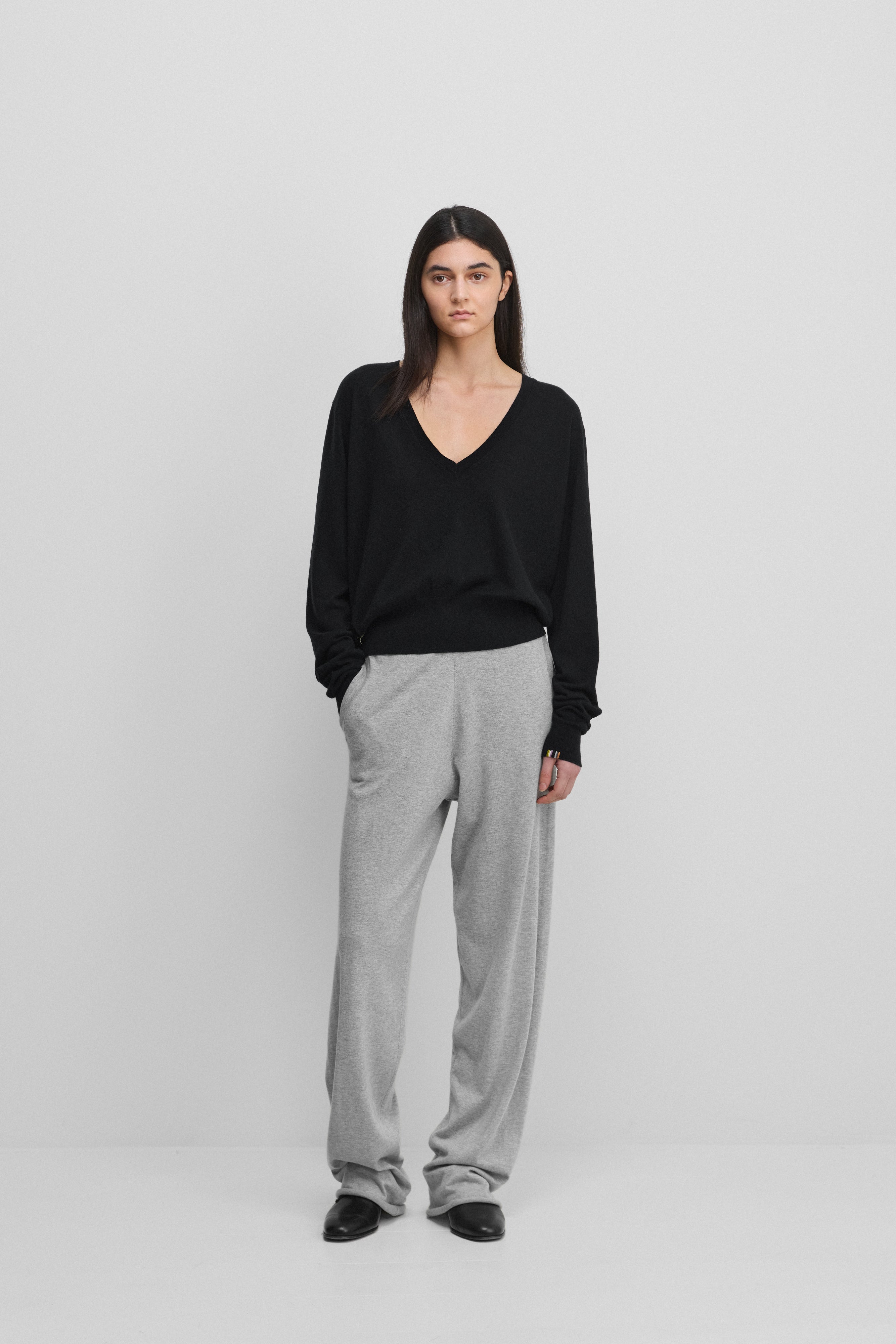 EXTREME CASHMERE Nº467 COLLIN SWEATER - RAVEN