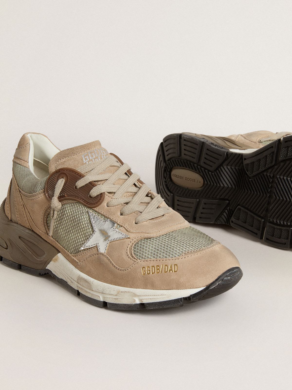 GOLDEN GOOSE RUNNING DAD BEIGE SILVER