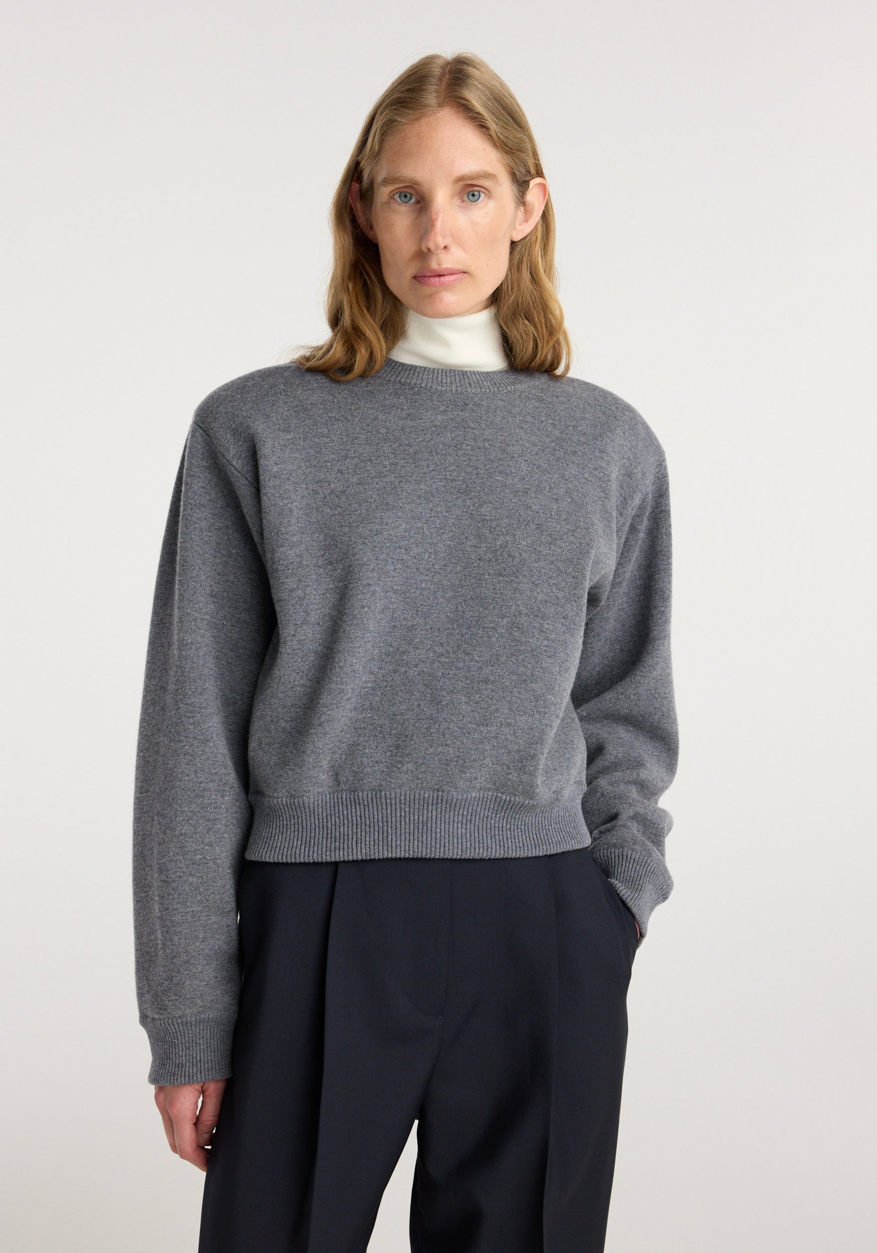 RÓHE STATEMENT SHOULDER SWEATER