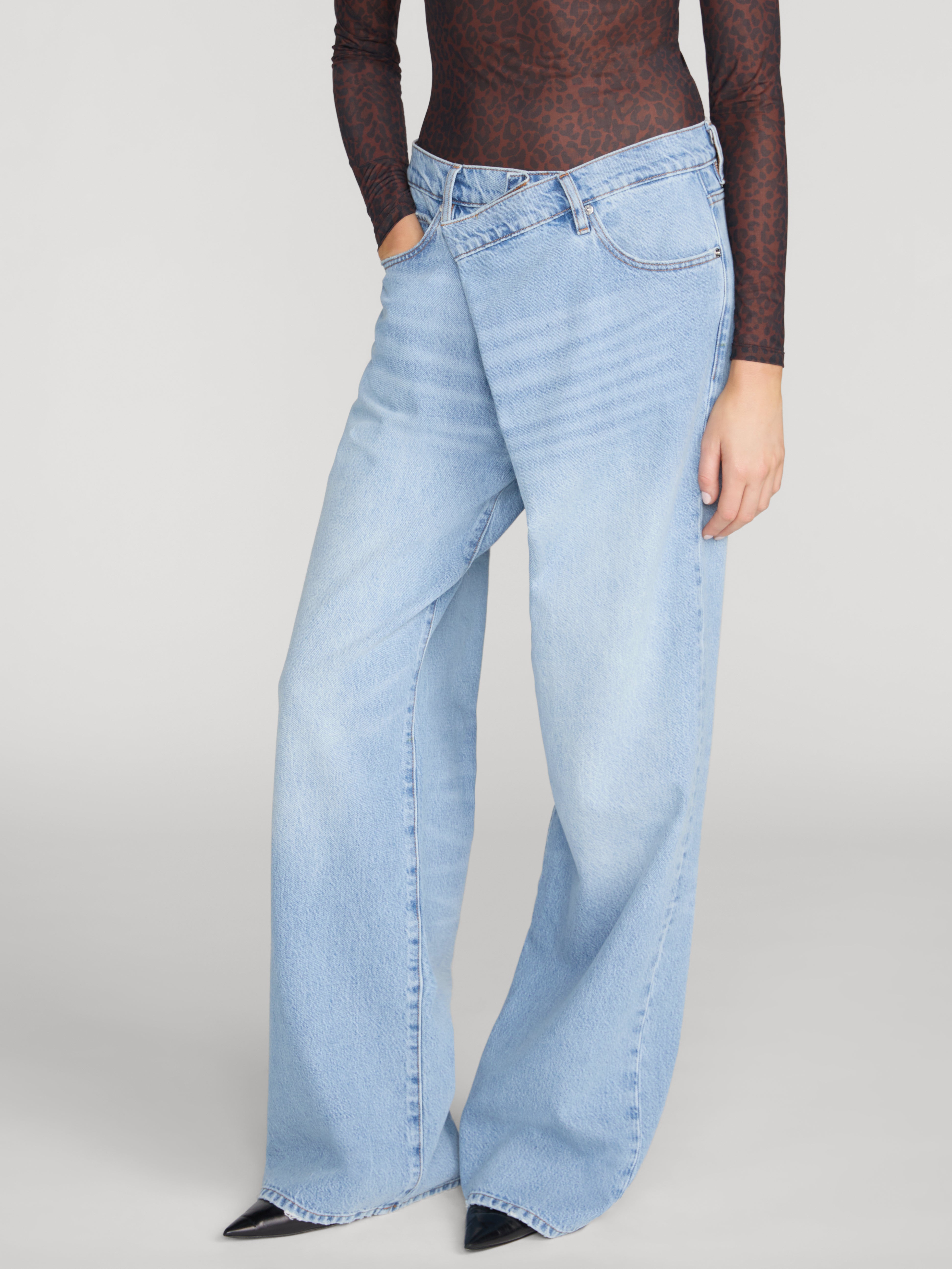 FRAME THE CROSSOVER LOOSE JEANS