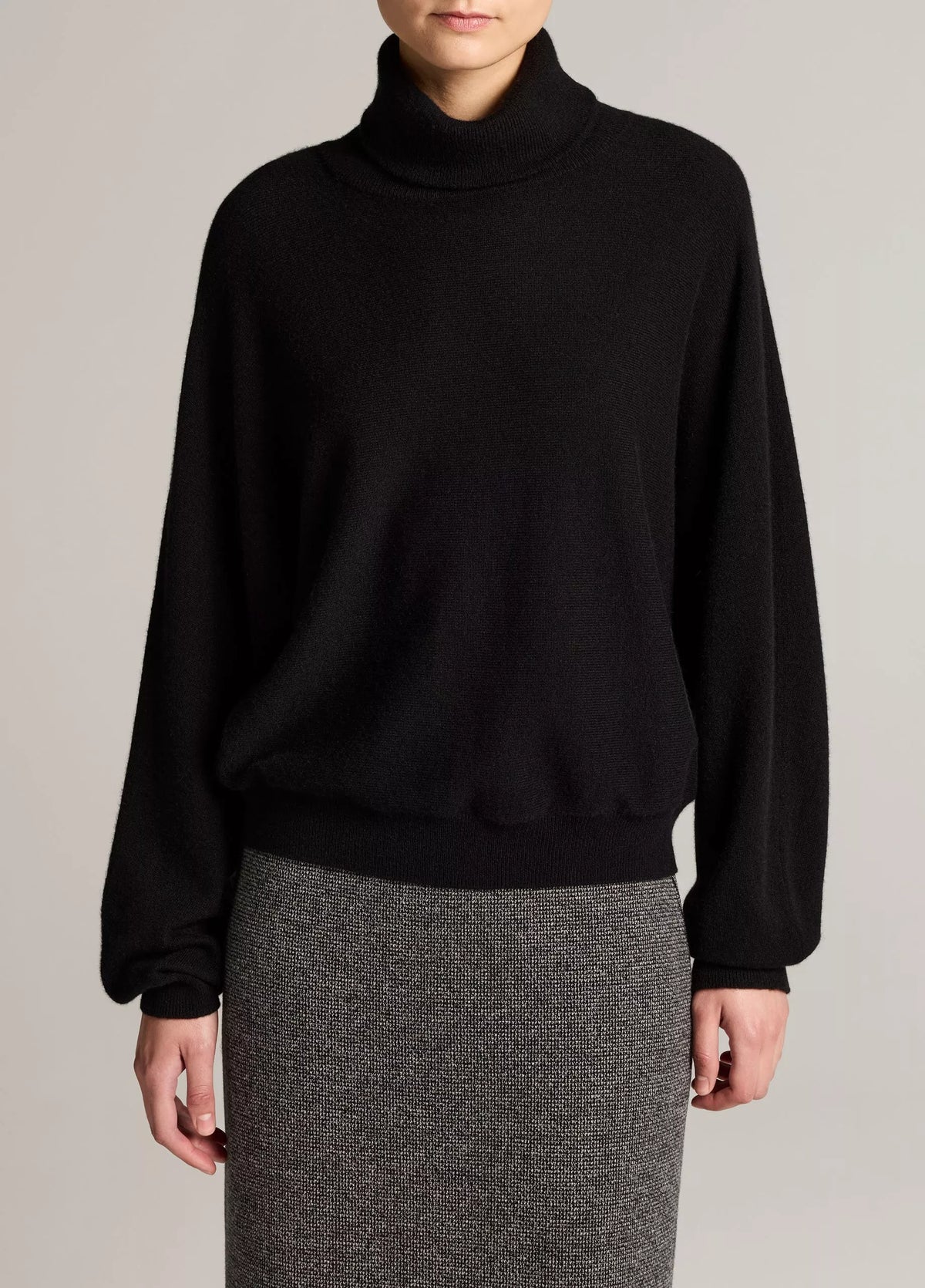 VINCE DOLMAN SLEEVE TURTLENCK