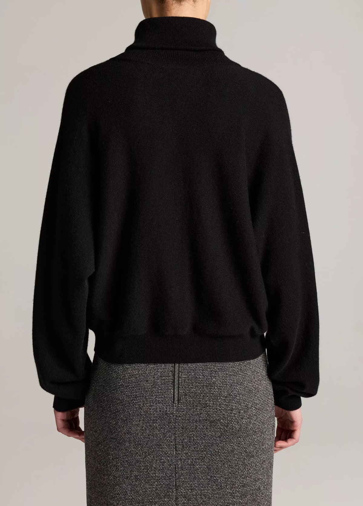 VINCE DOLMAN SLEEVE TURTLENCK