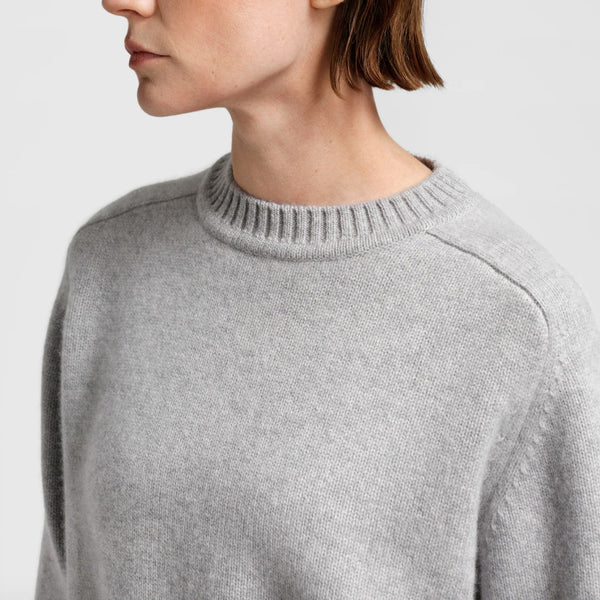 EXTREME CASHMERE No 167 PLEASE SWEATER IN GREY